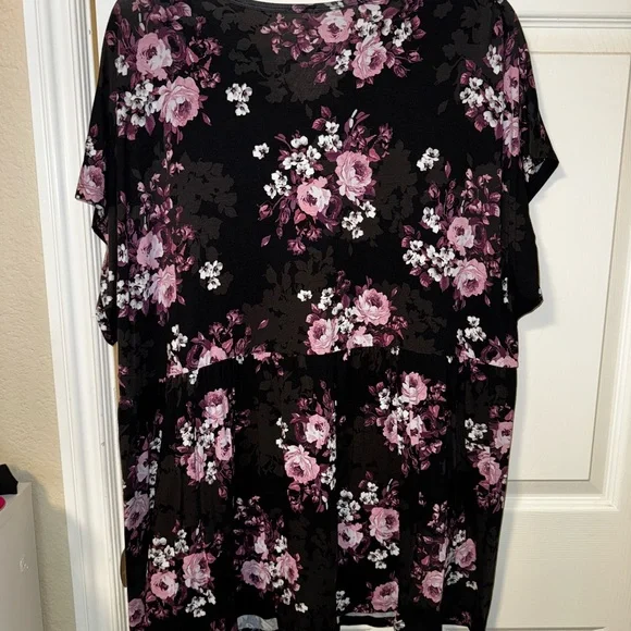 Torrid Black and Pink Relaxed Short Sleeve Blouse - Picture 2 of 3